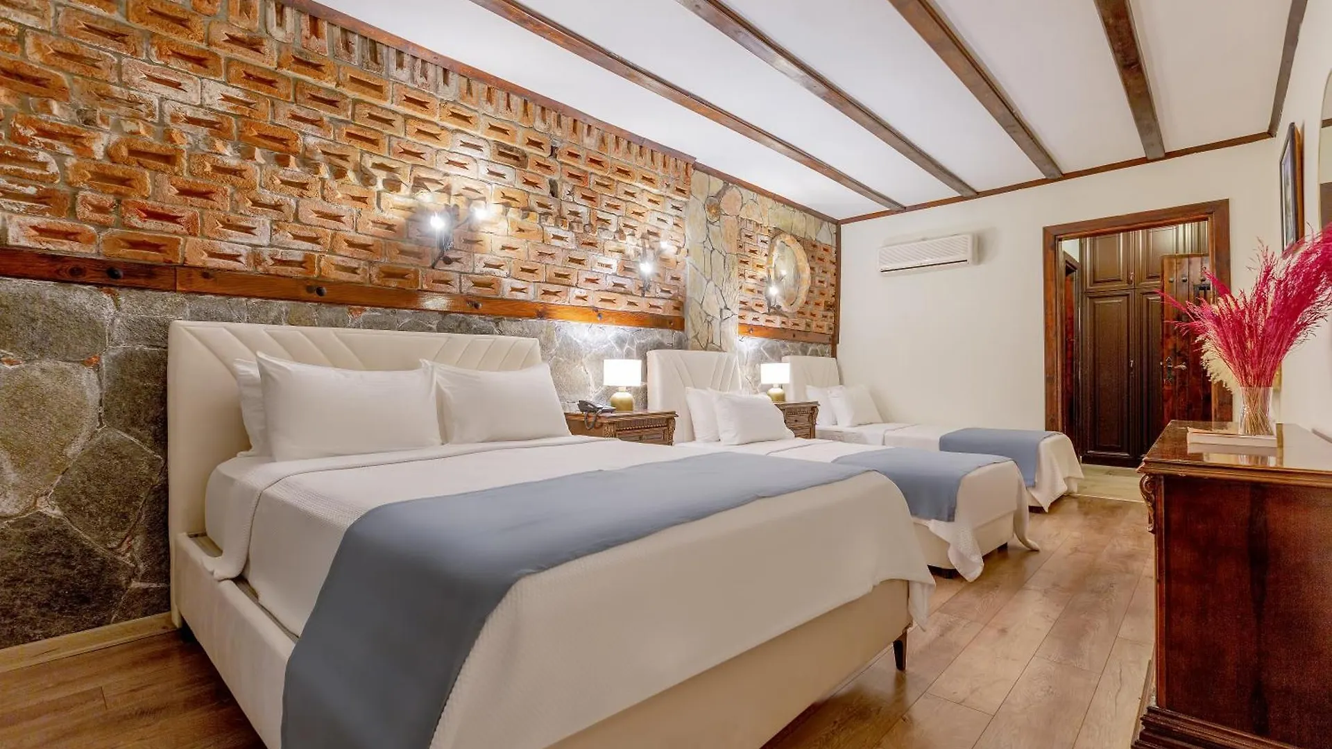 Papazlikhan Hotel Altınoluk