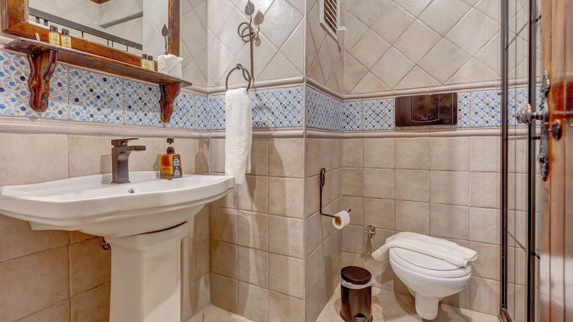 Papazlikhan Hotel Altınoluk